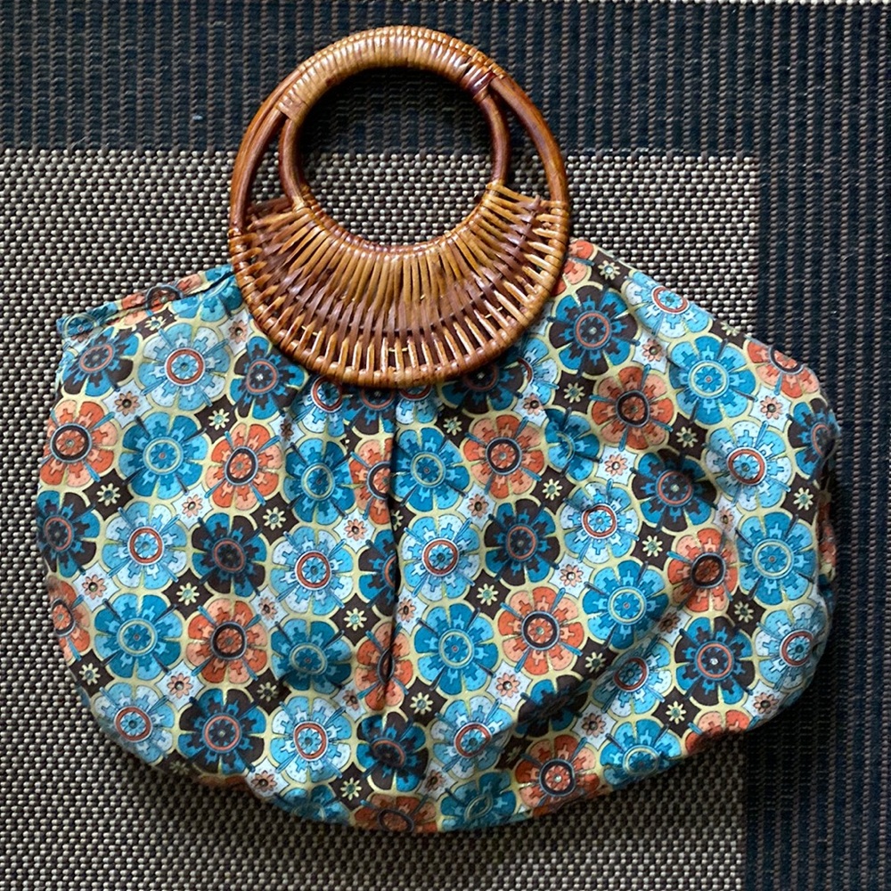 Light summer purse flower details wicker handle - Picture 1 of 11